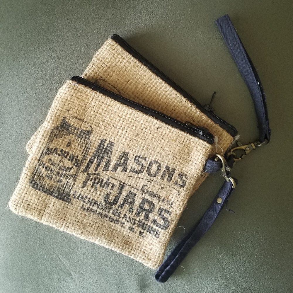 Retro✌🏻Burlap Wristlet